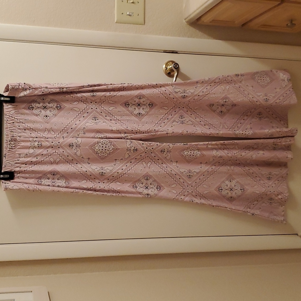 Forever21 Bell Bottomed Lounging Pants Size 2X Long. Pink and Black